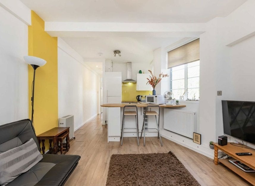 Flat Elgin Avenue in City of Westminster