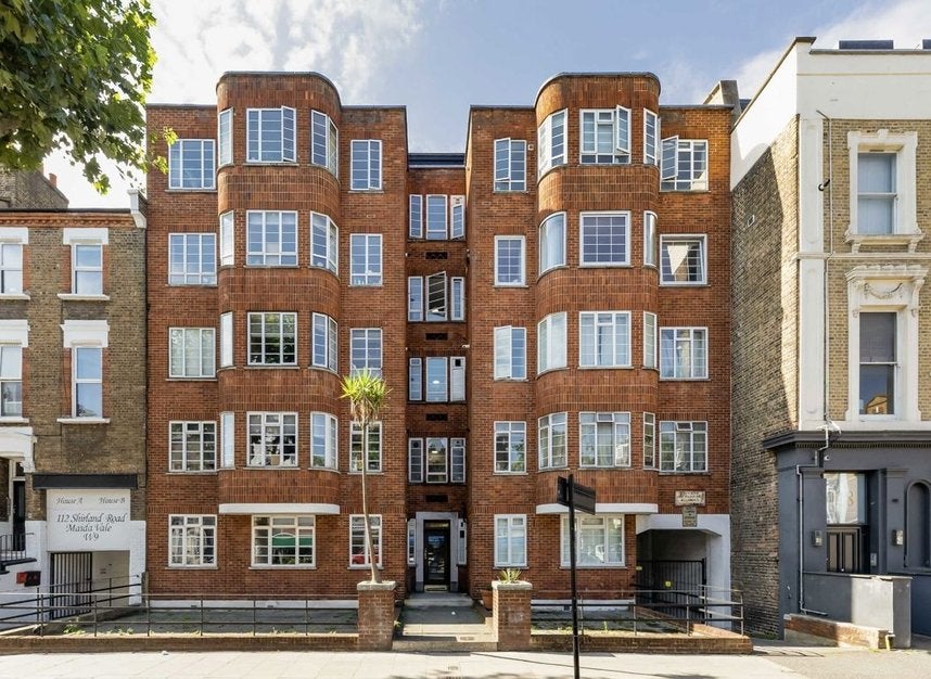 Flat Elgin Avenue in City of Westminster