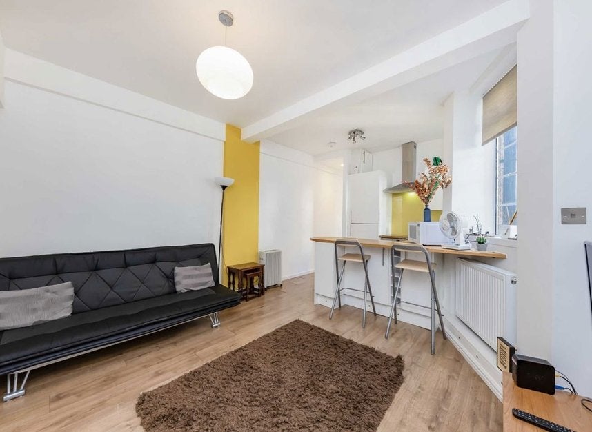 Flat Elgin Avenue in City of Westminster