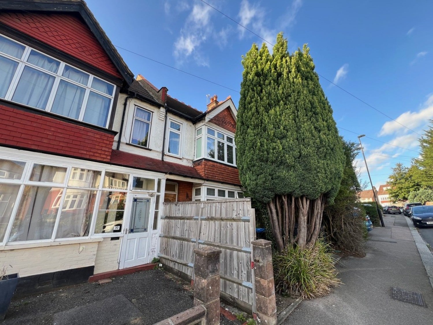 Flat Kendall Avenue in Greater London