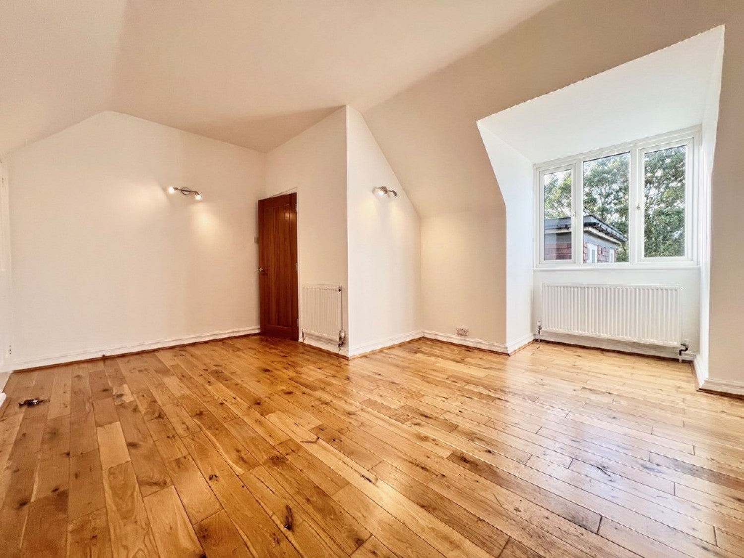 Flat Kendall Avenue in Greater London