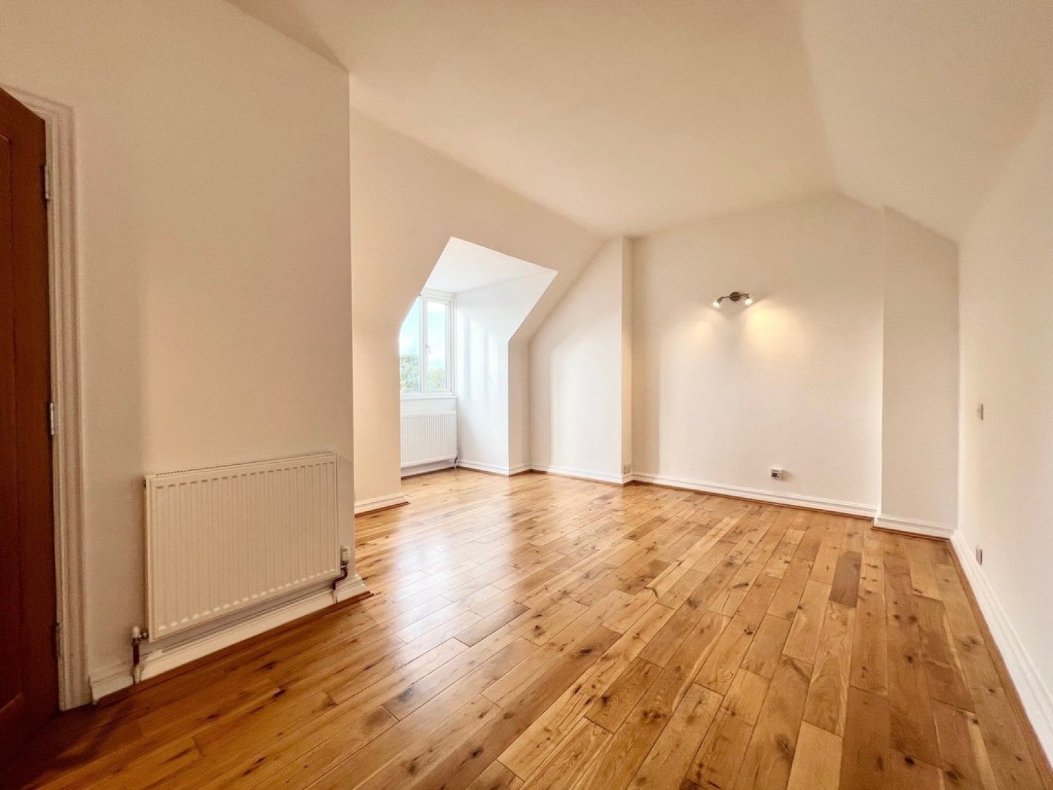 Flat Kendall Avenue in Greater London