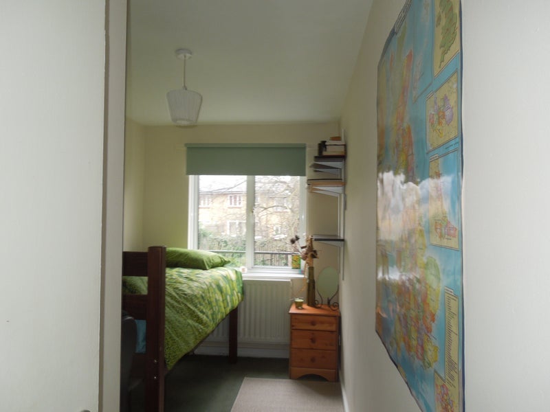 Room Queen's Drive in Greater London