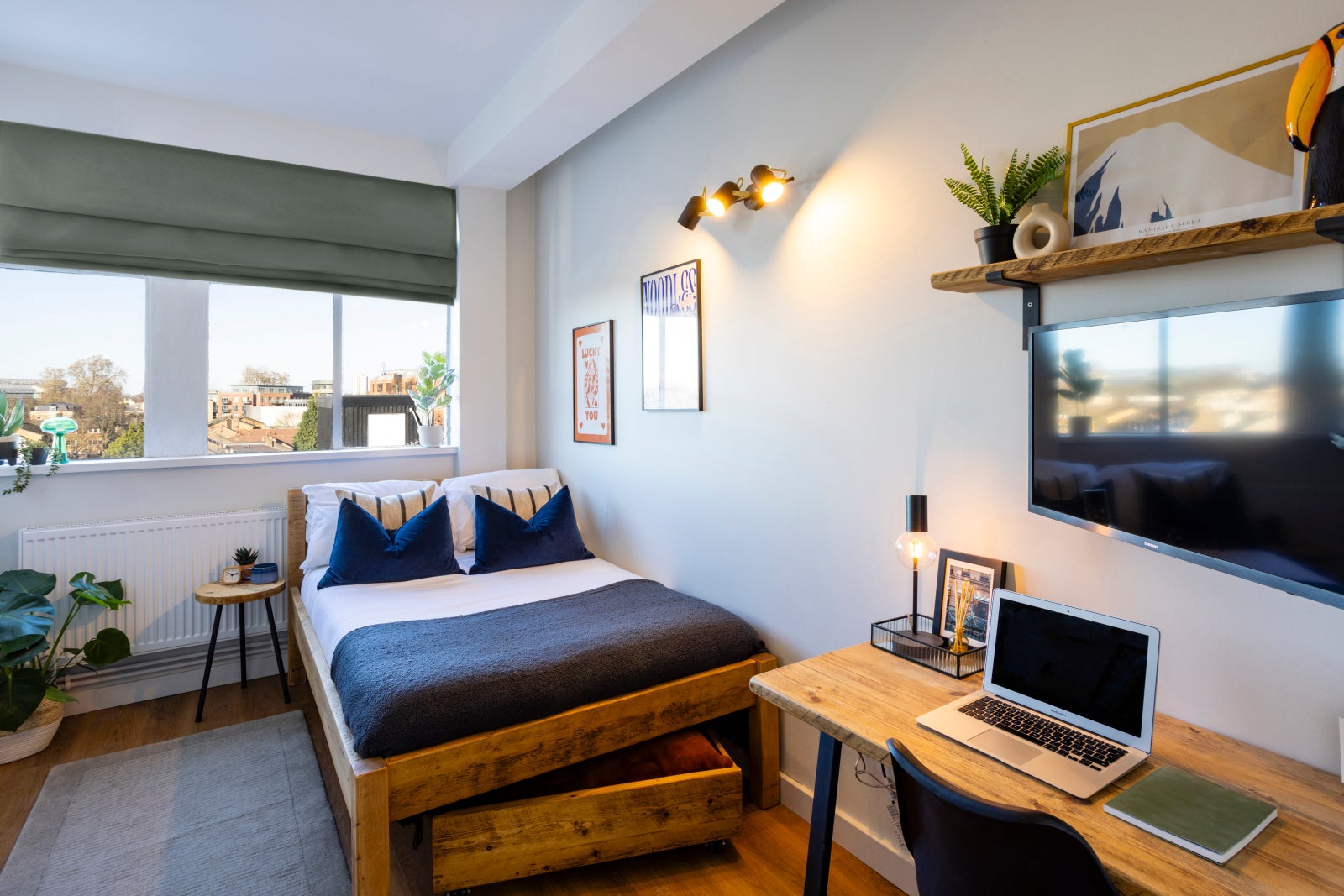 Flat Whitton Road in Greater London
