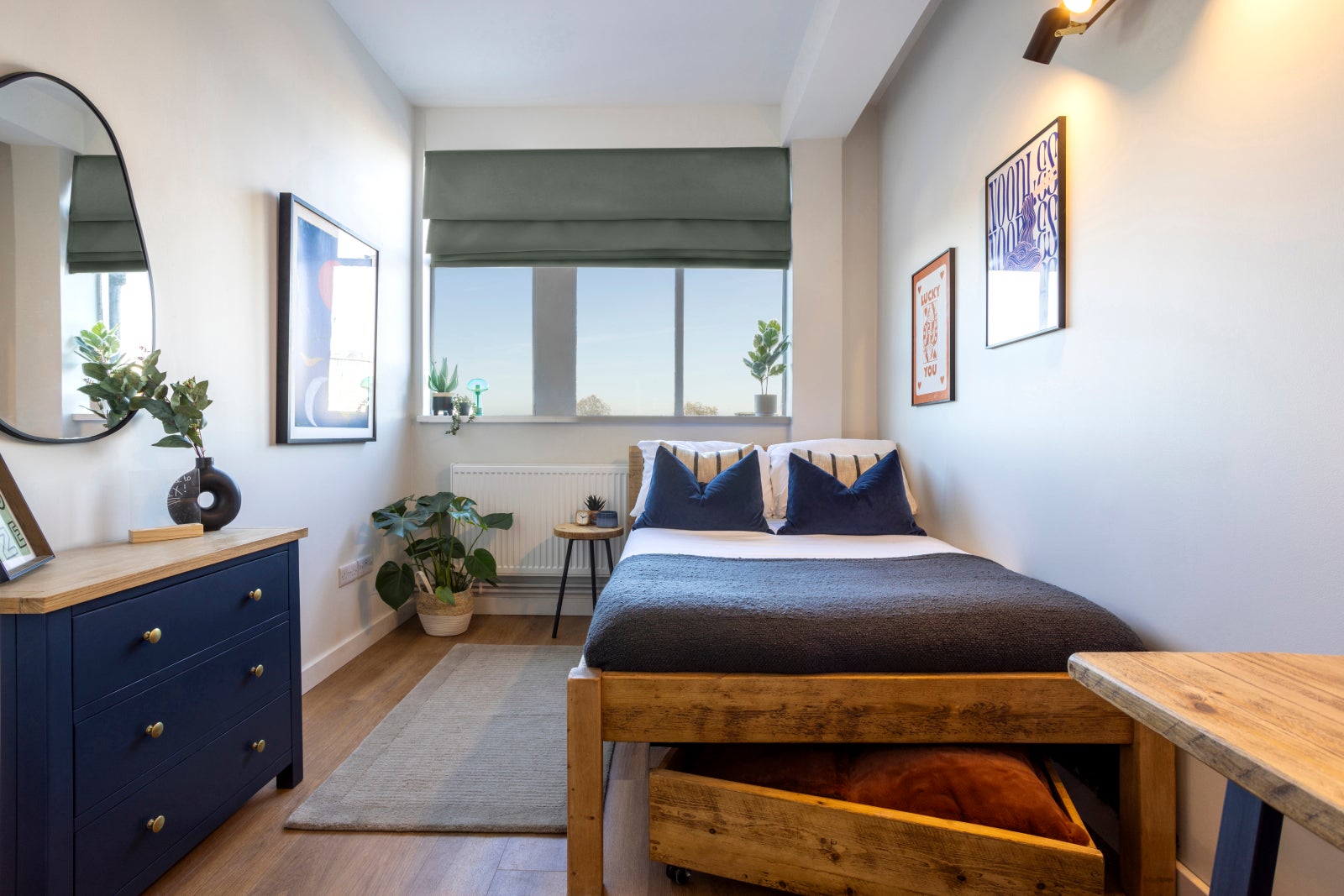 Flat Whitton Road in Greater London