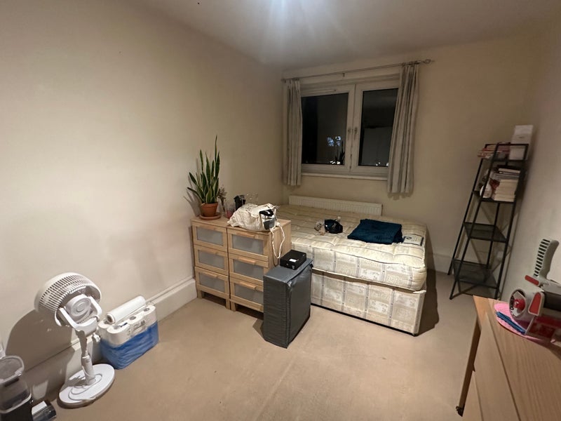 Room Limpsfield Avenue in Greater London