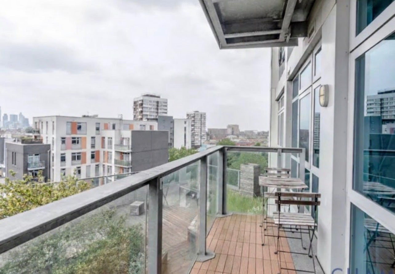 Room Ross Way in Greater London