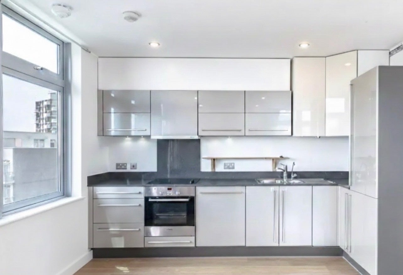 Room Ross Way in Greater London