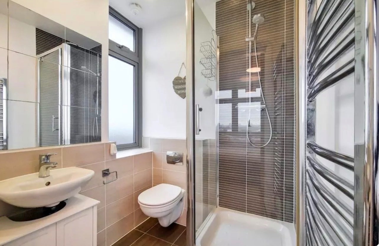 Room Ross Way in Greater London