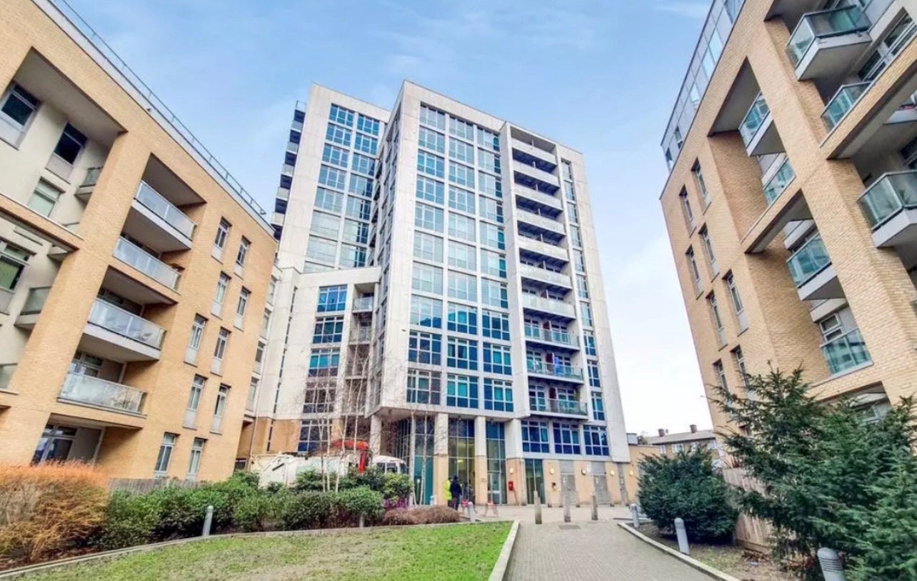 Room Ross Way in Greater London