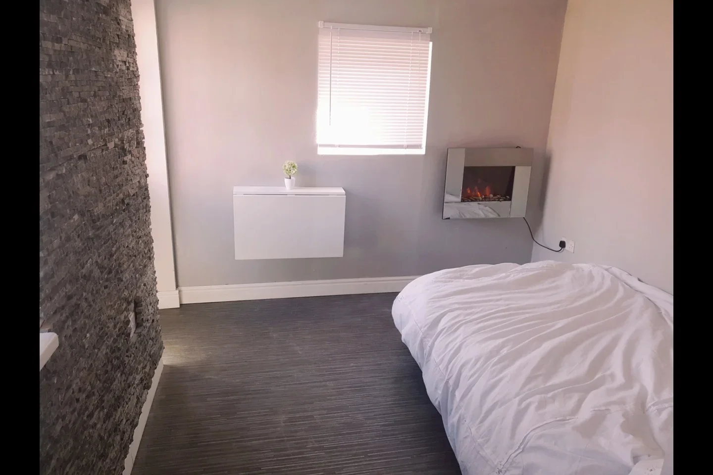 Room Harper Close in Grays