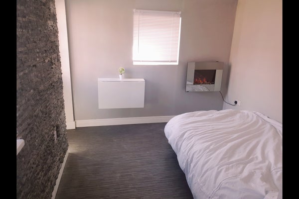 Room Harper Close in Grays