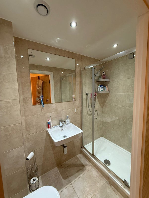 Room St. Anne Street in Greater London