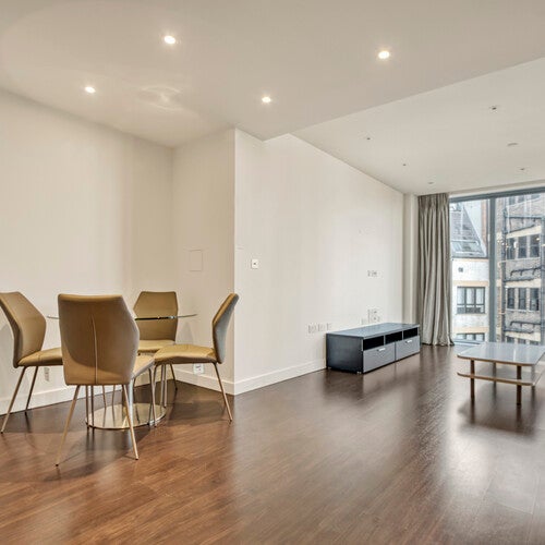 Flat Alie Street in Greater London