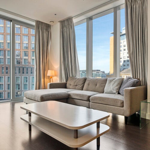 Flat Alie Street in Greater London