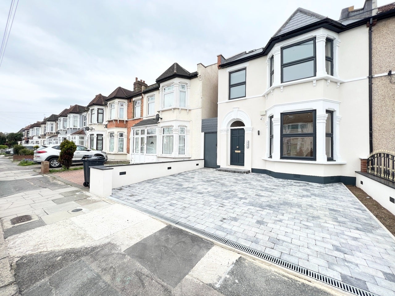 Room Park Road in Greater London