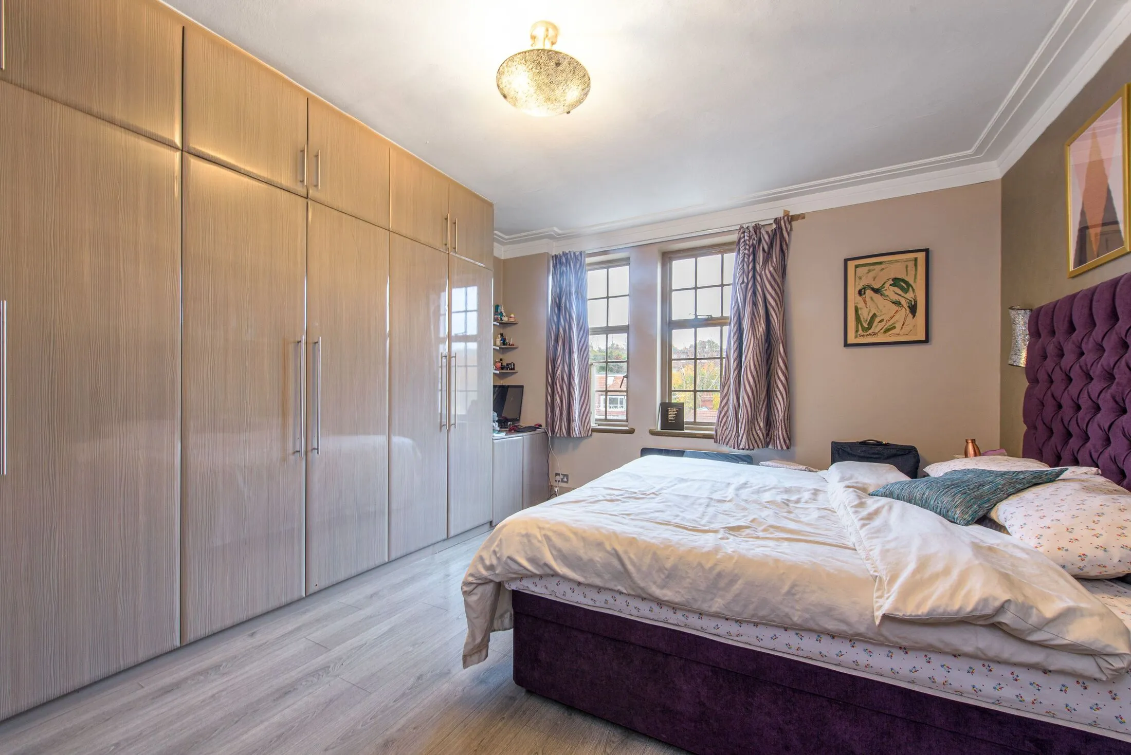 Flat Finchley Road in Greater London