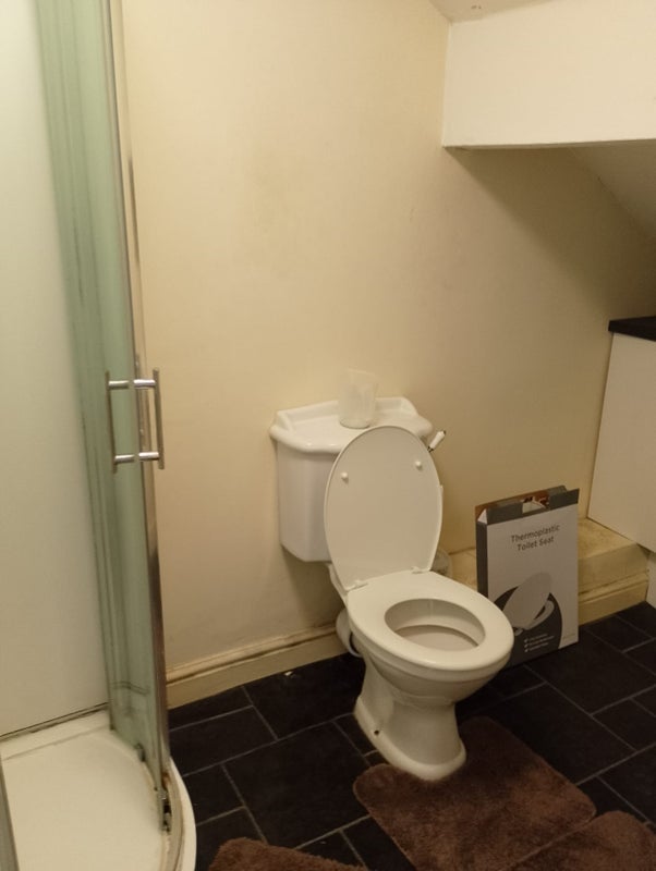 Room Ladywell Road in Stoke-on-Trent