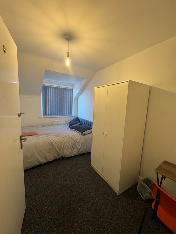 Room Rushberry Avenue in Manchester