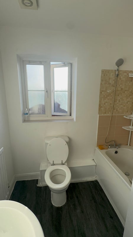 Room Rushberry Avenue in Manchester