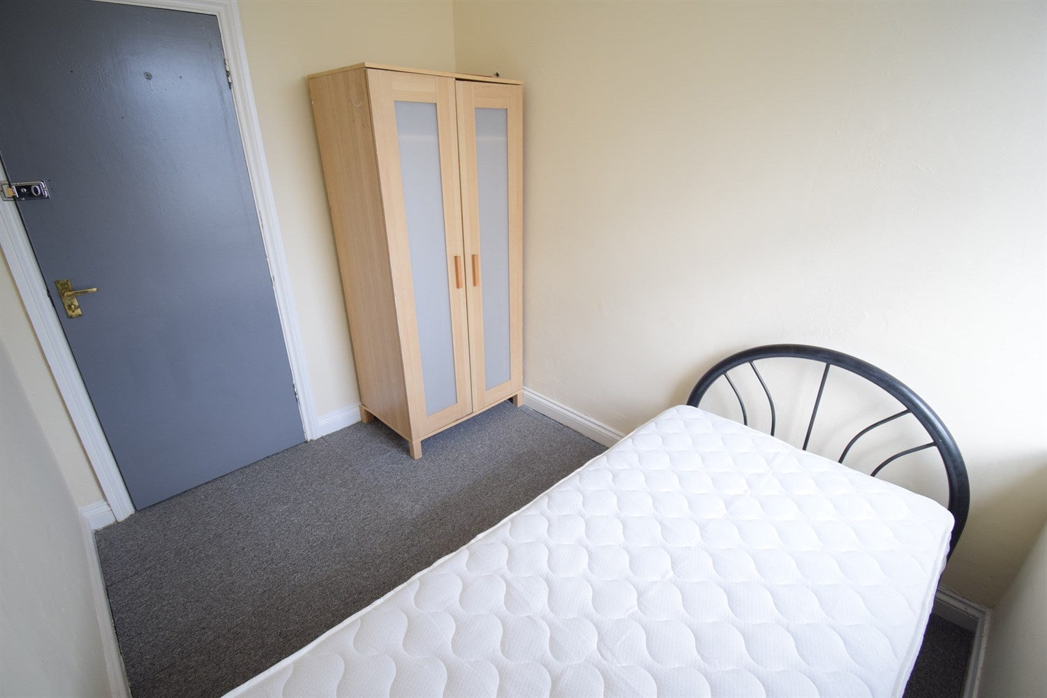 Room Penarth Road in Cardiff