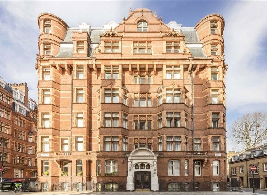 Flat Ridgmount Gardens in Greater London