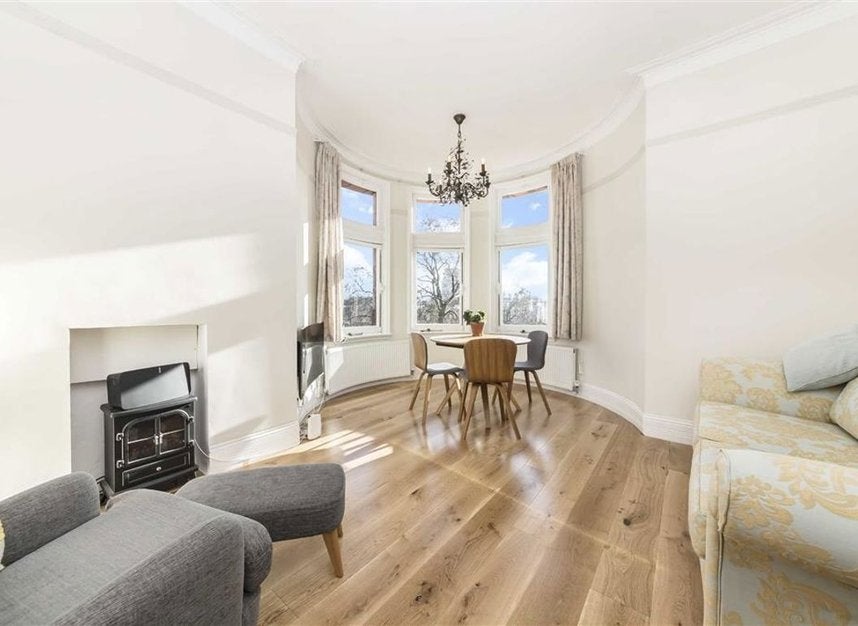Flat Ridgmount Gardens in Greater London