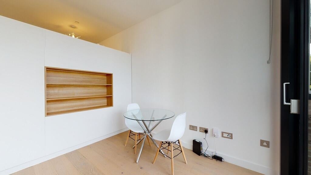 Flat Highgate Hill in Greater London