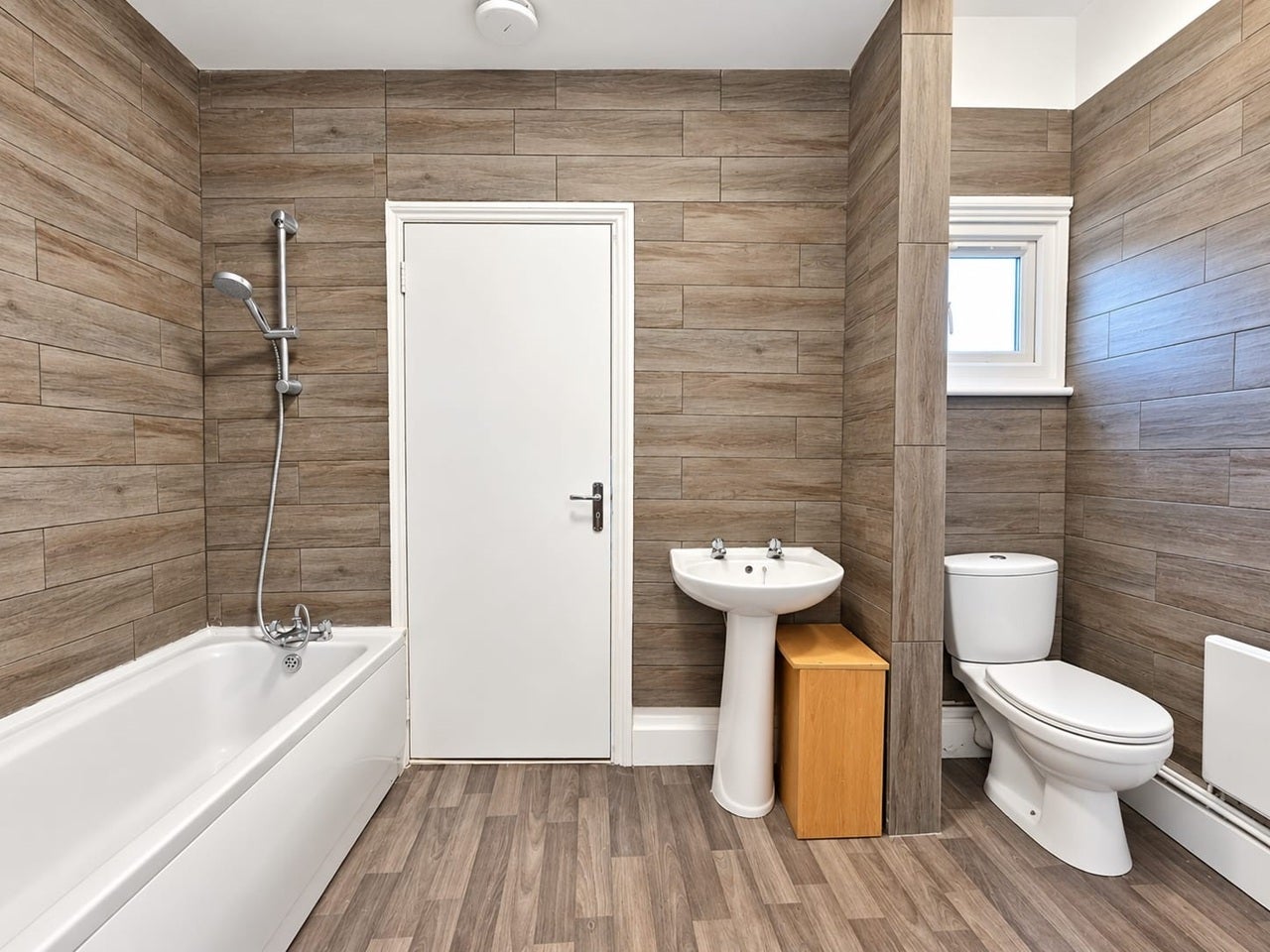 Flat Wimborne Road in Greater London
