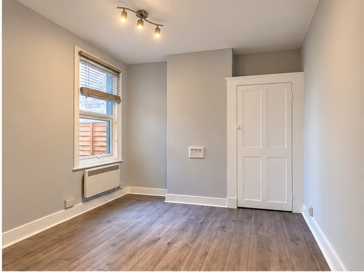 Flat Wimborne Road in Greater London