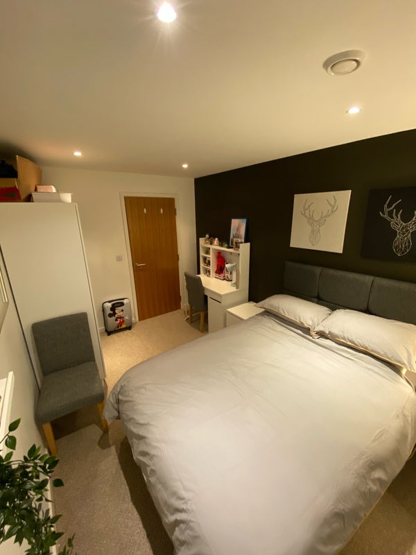 Room Marsh Lane in Leeds