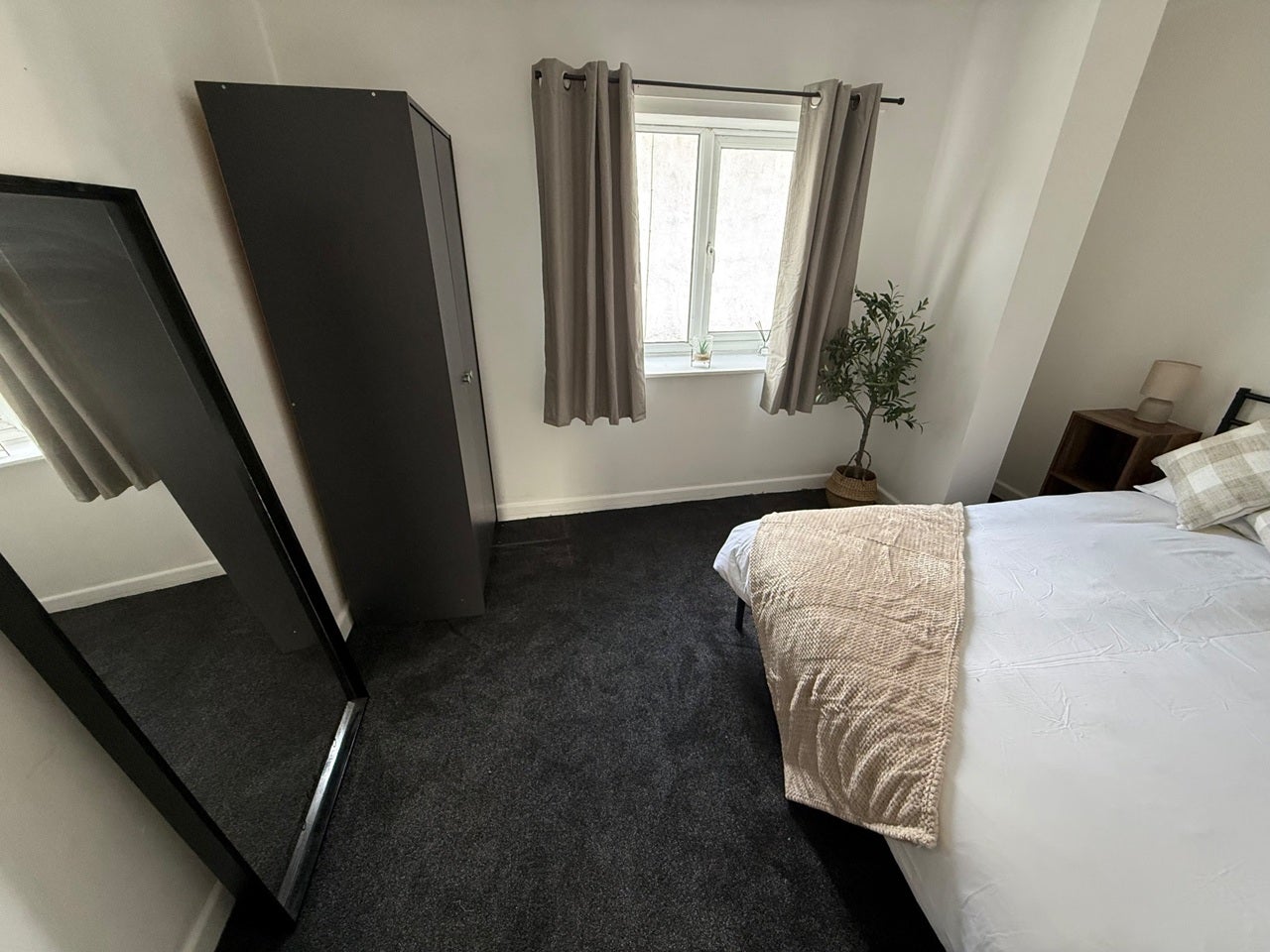 Room Newton Road in Warrington