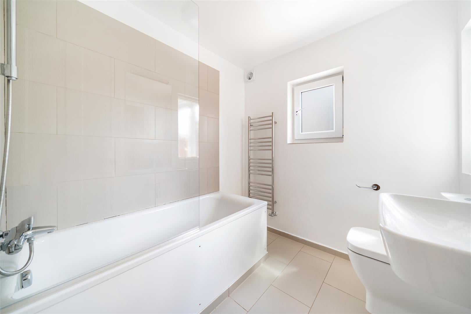 Flat Princes Road in Greater London