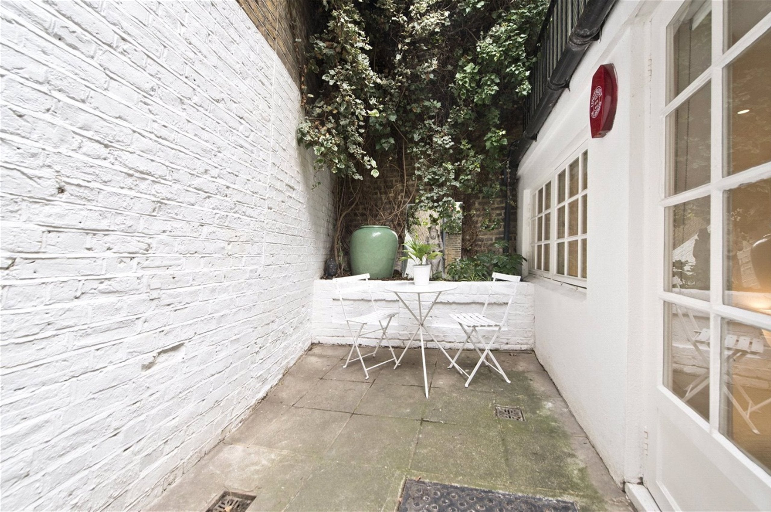 Flat Cornwall Mews South in Greater London