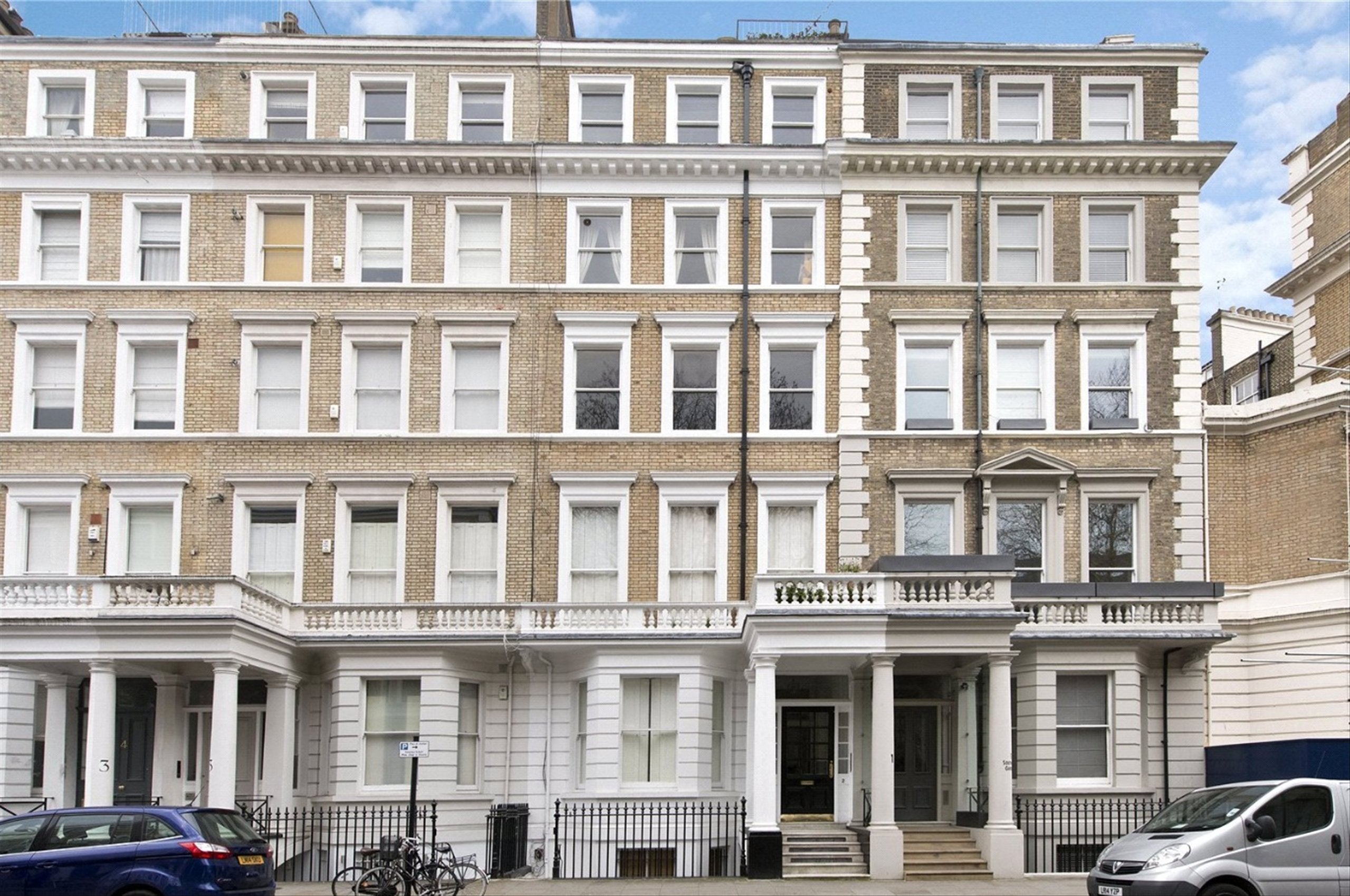 Flat Cornwall Mews South in Greater London