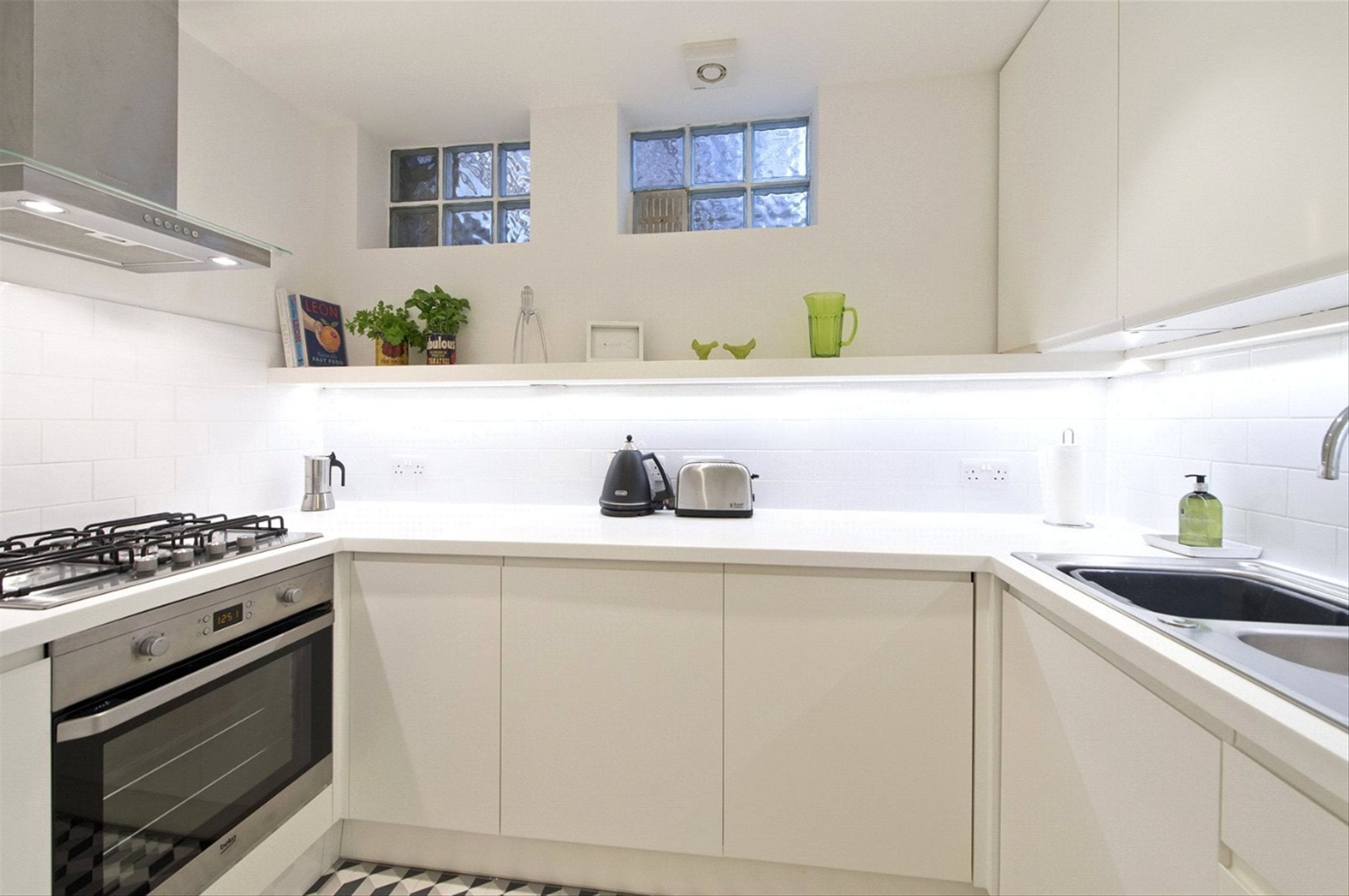 Flat Cornwall Mews South in Greater London