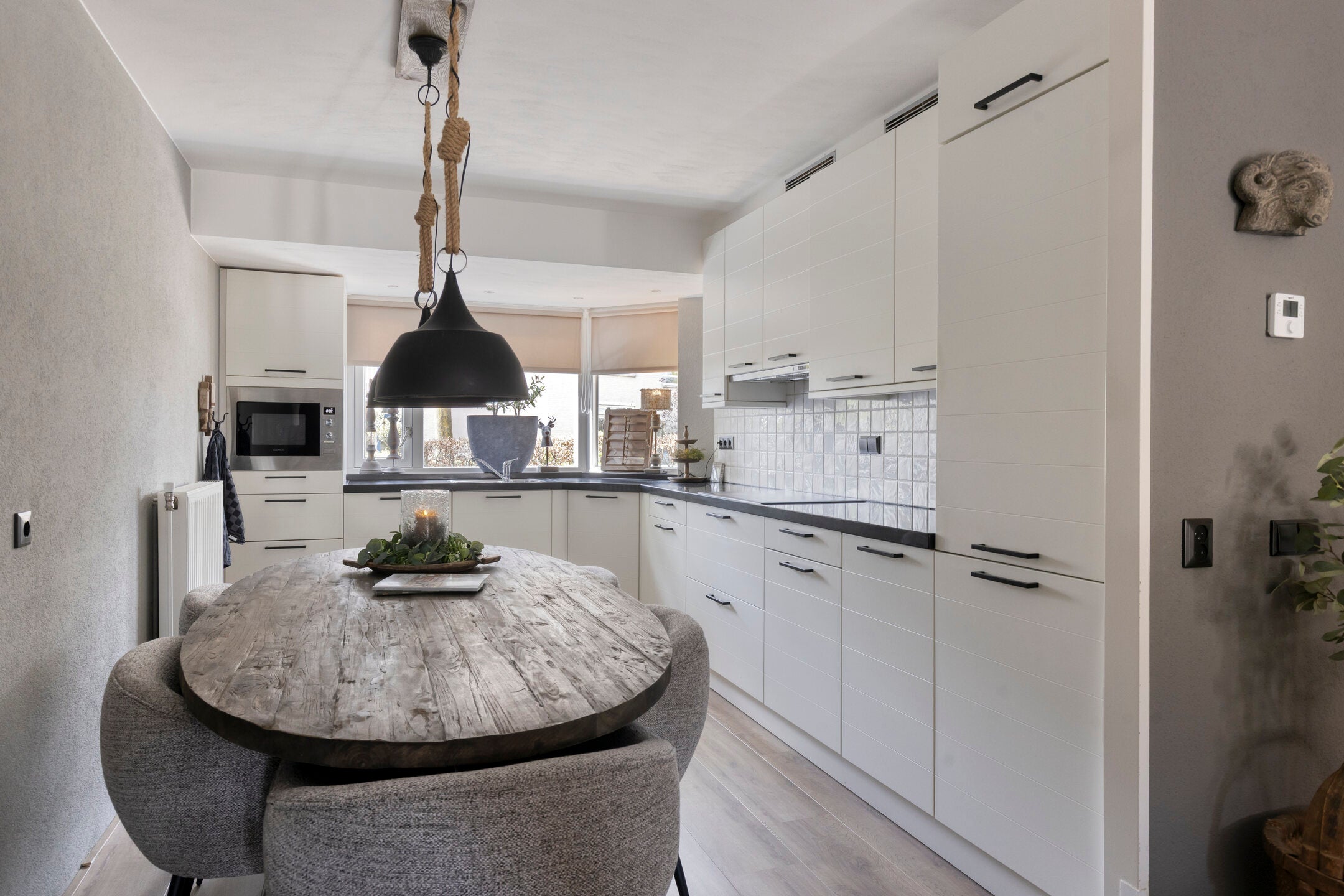 Tussenwoning te koop: Veenlanden 22, Hoevelaken