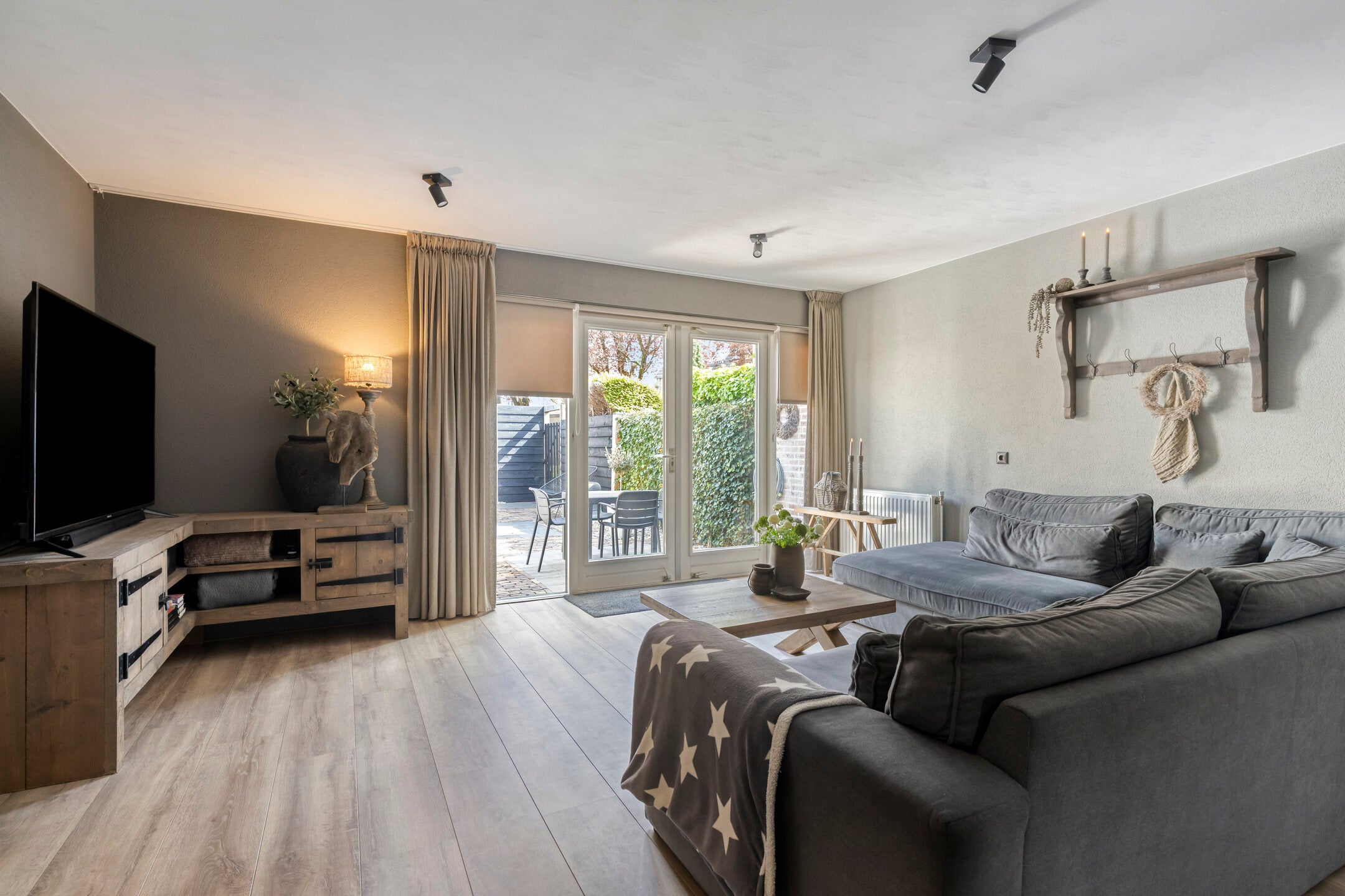 Tussenwoning te koop: Veenlanden 22, Hoevelaken