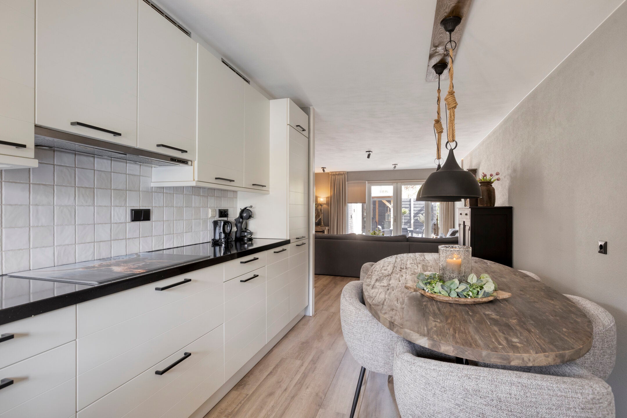 Tussenwoning te koop: Veenlanden 22, Hoevelaken