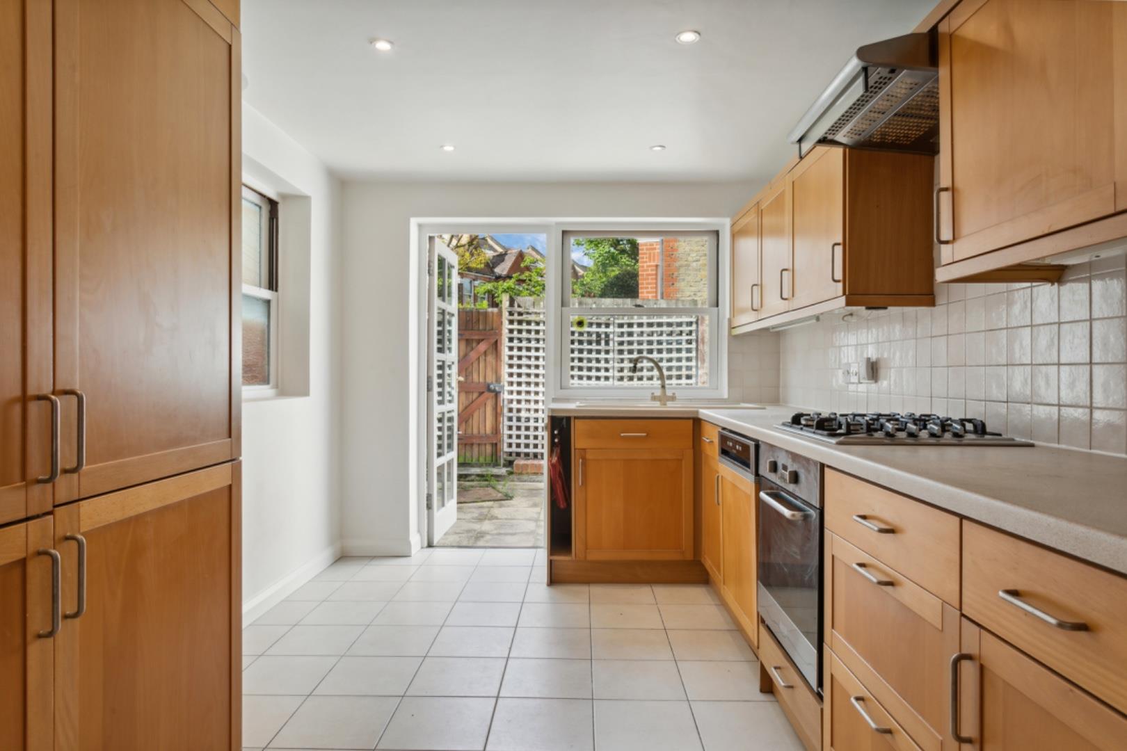 Flat Southfield Road in London