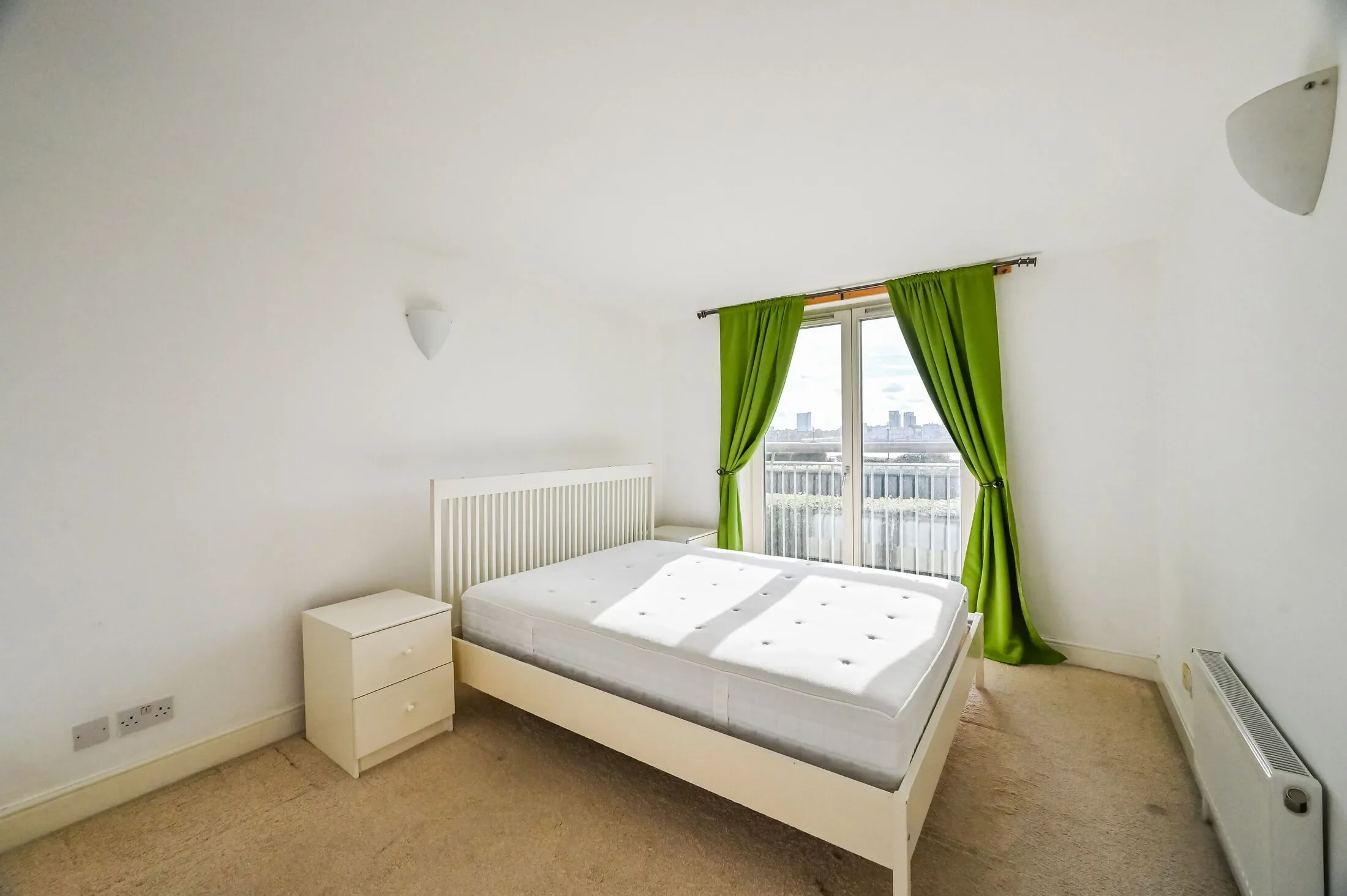 Flat Westferry Road in Greater London
