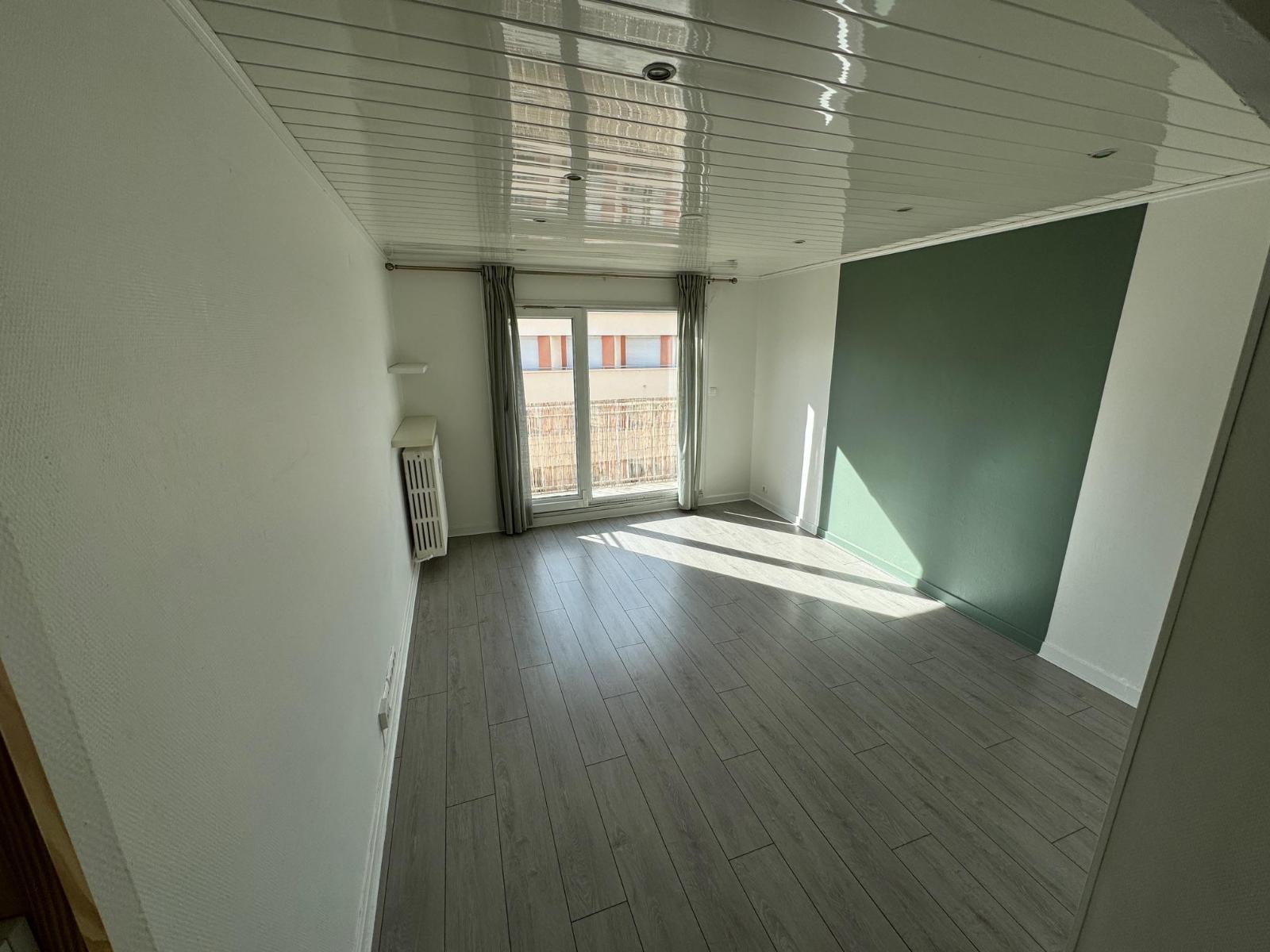 Flat Rue Benoît Oriol in Saint-Chamond