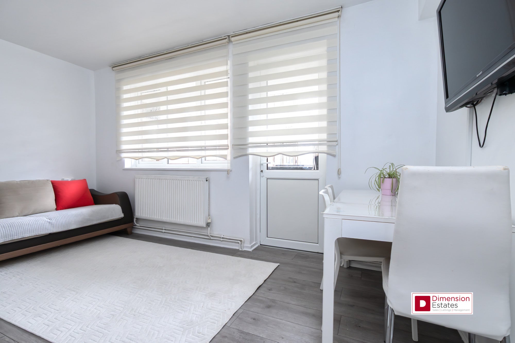 Flat Woodford Mews in Greater London