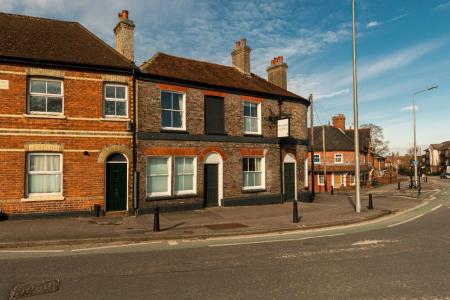 Flat Carnarvon Place in Newbury
