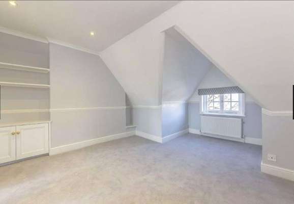 Flat Woodstock Road in Greater London