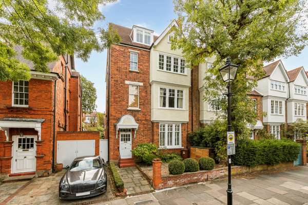 Flat Woodstock Road in Greater London