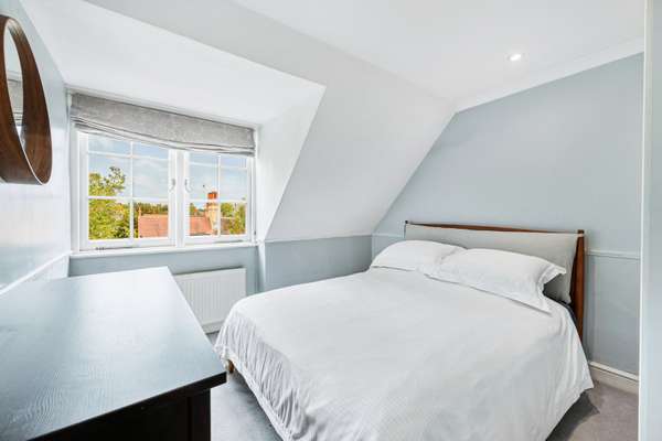 Flat Woodstock Road in Greater London