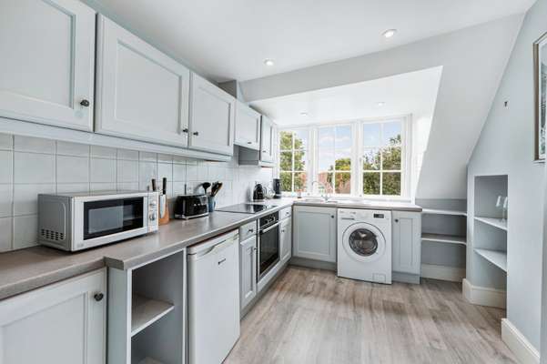Flat Woodstock Road in Greater London