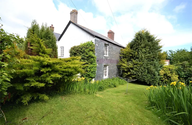 House Sandpiper Road in Tredinnick