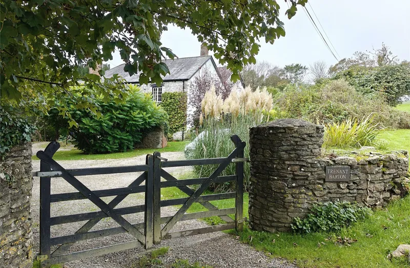 House Sandpiper Road in Tredinnick